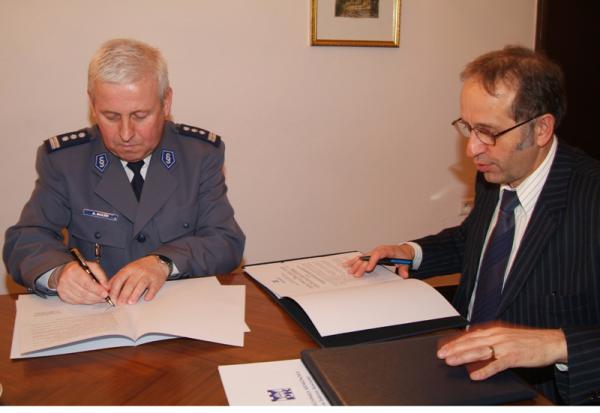Umowa PK z policja 113.jpg